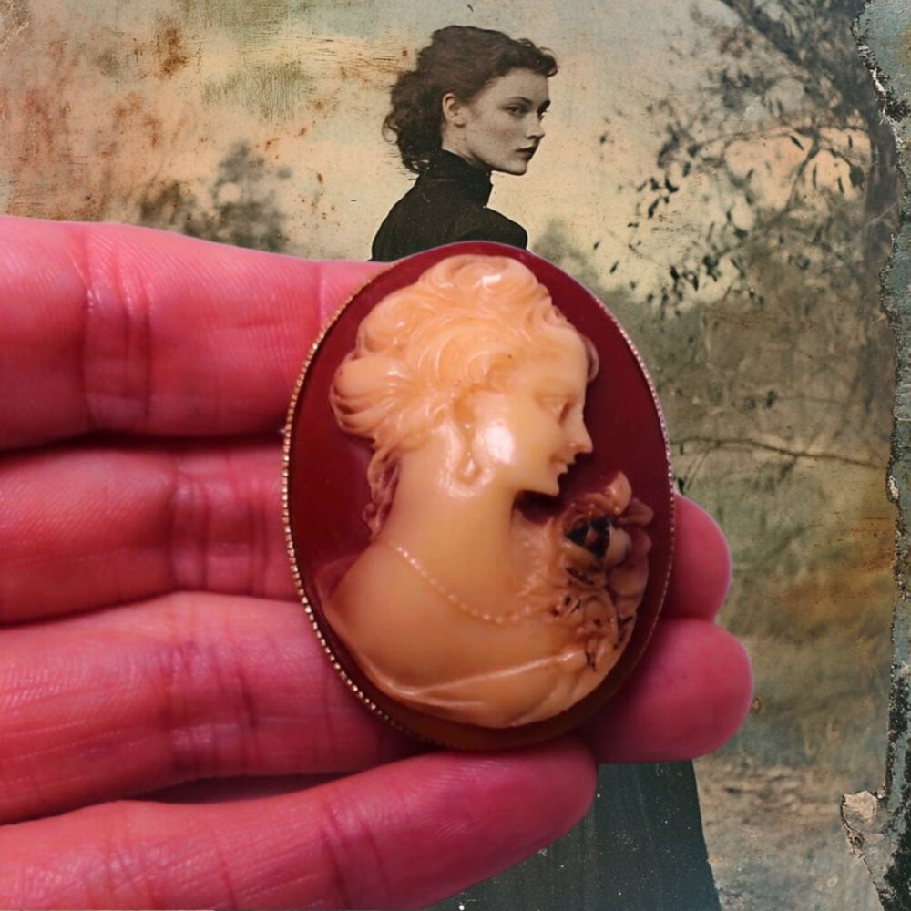 Vintage Cameo Brooch – Classic Victorian-Style Lady Profile